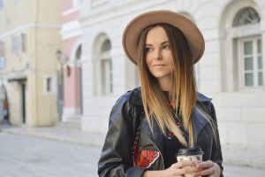 Jakie kosmetyki wybrać na zimę: Ochrona przed mrozem i wiatrem