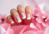 Francuski manicure: historia, techniki i najnowsze trendy 2024
