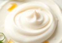 Krem z mocznikiem: dawkowanie, łączenie składników i typowe błędy Krem z mocznikiem: dawkowanie, łączenie składników i typowe błędy